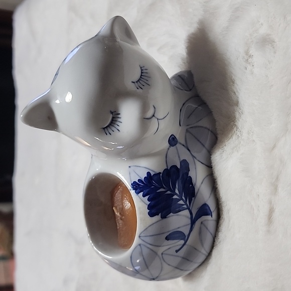 VINTAGE CERAMIC KITTY TEALIGHT CANDLE HOLDER Other - VINTAGE SLEEPING KITTY TEALIGHT CANDLE HOLDER.